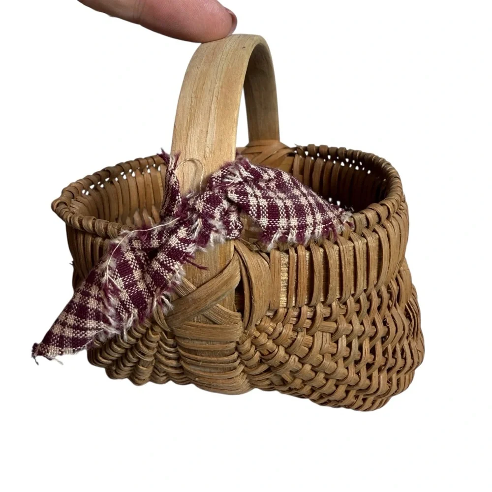 Small Wicker Woven Buttocks Split Bottom Egg Basket